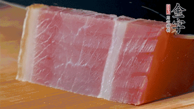 金字火腿切片。