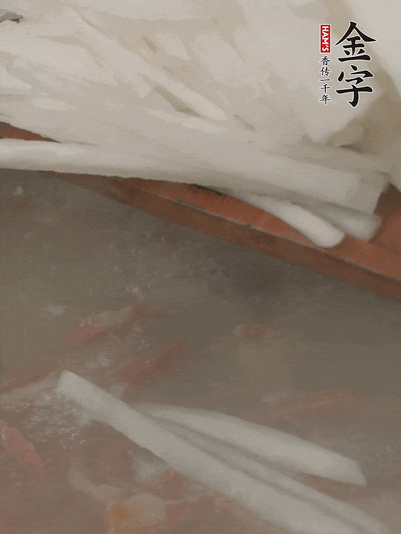 放蘿卜絲，燉5分鐘。