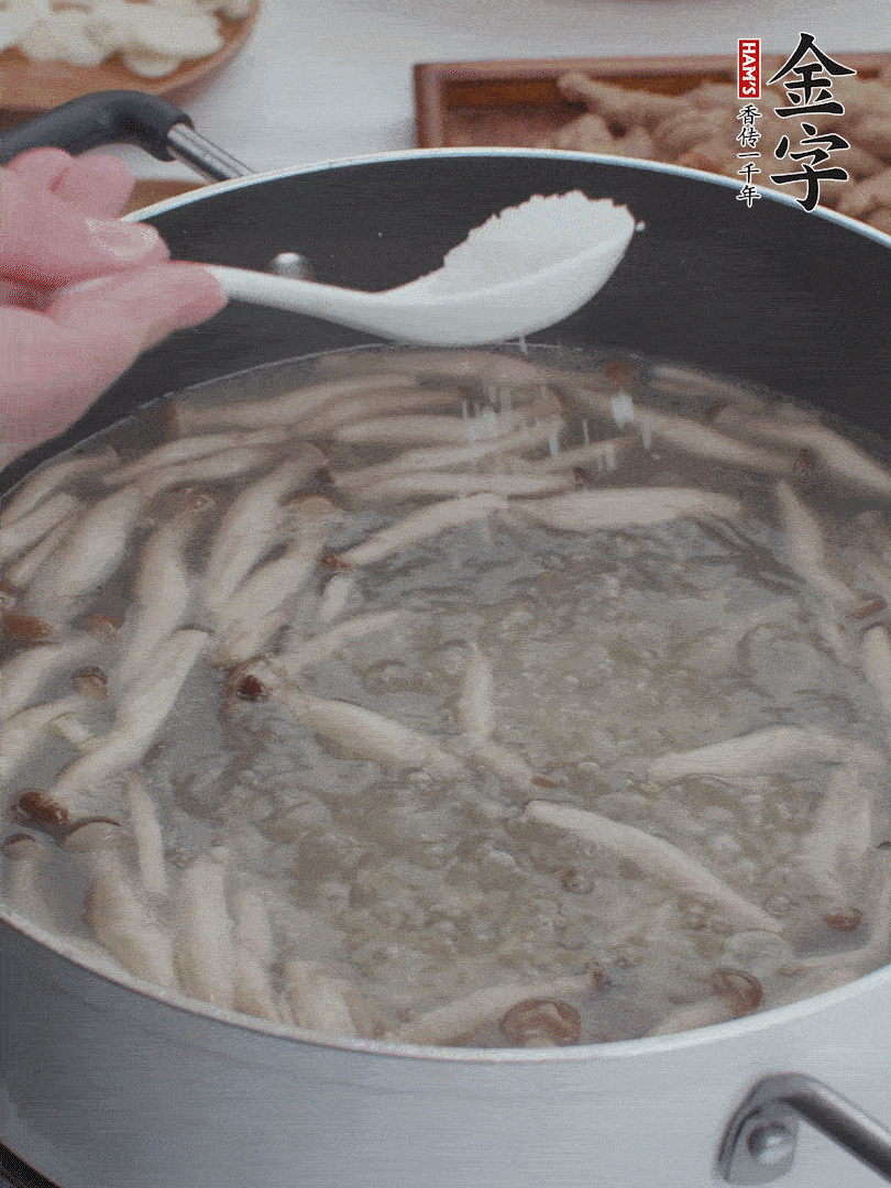 1勺鹽、一點胡椒粉調味。