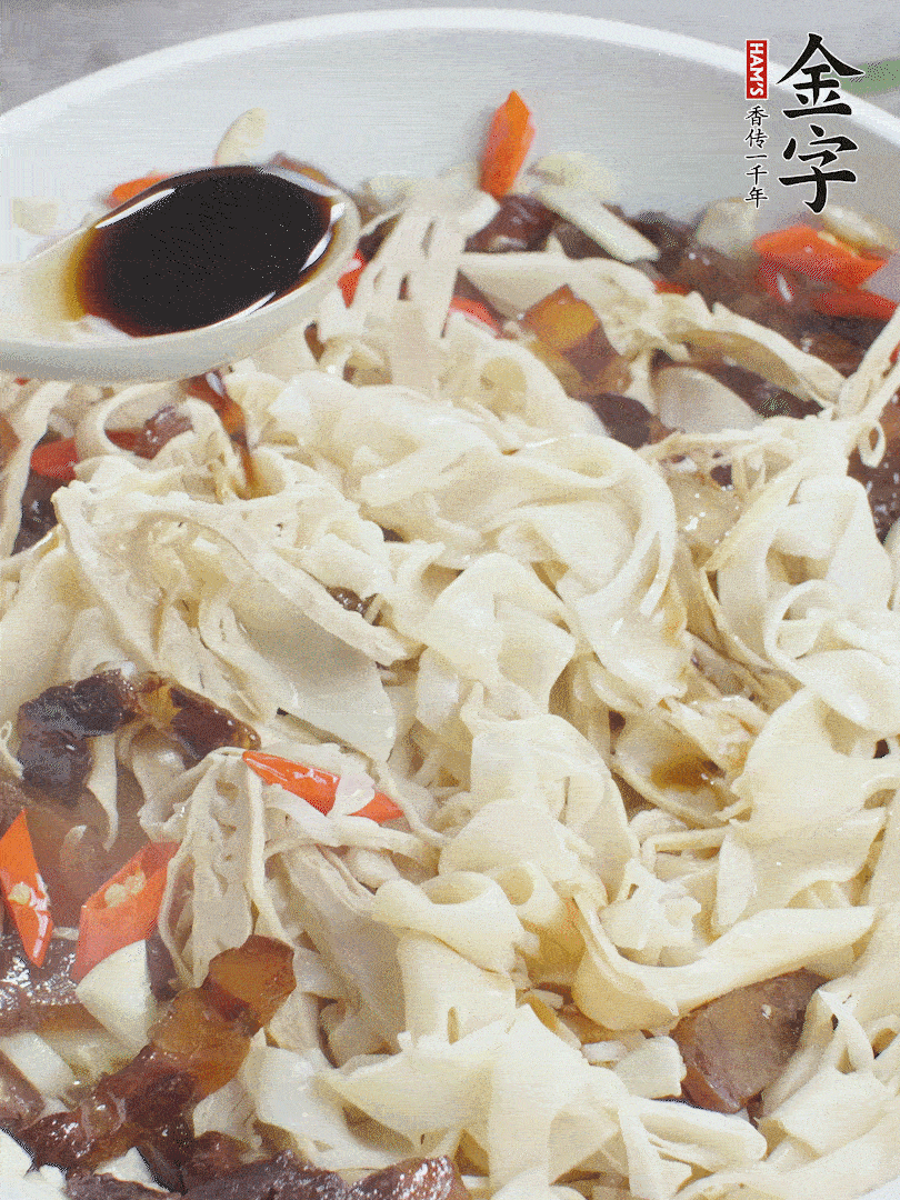 下糯米筍，淋一點生抽、蠔油調(diào)味。