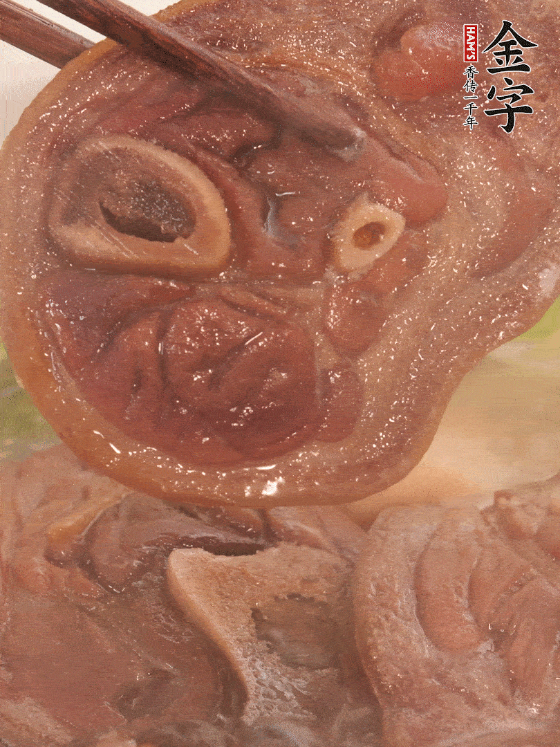 大火燒開后，調(diào)成小火燜煮30分鐘，煮至蓮藕軟糯。