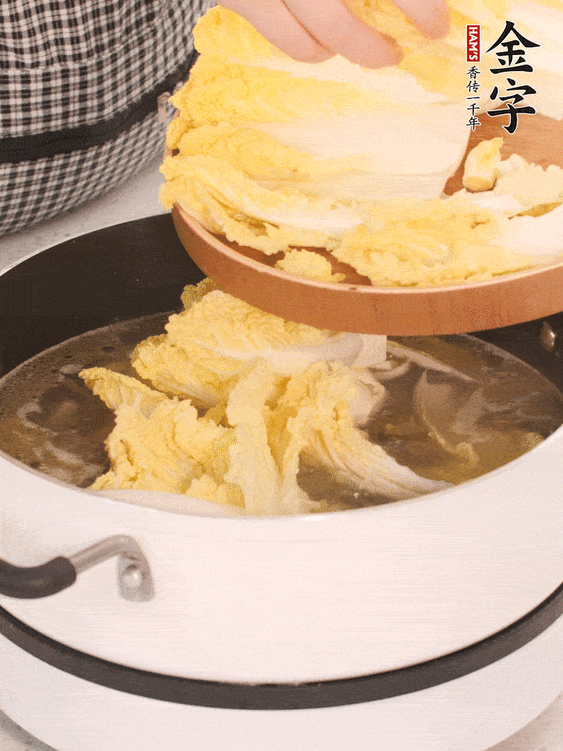 放入娃娃菜、金針菇再燉煮5分鐘。