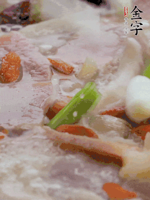 最后下枸杞、蒜白。