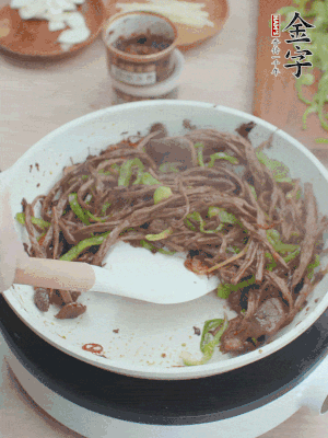 少許鹽調(diào)味。