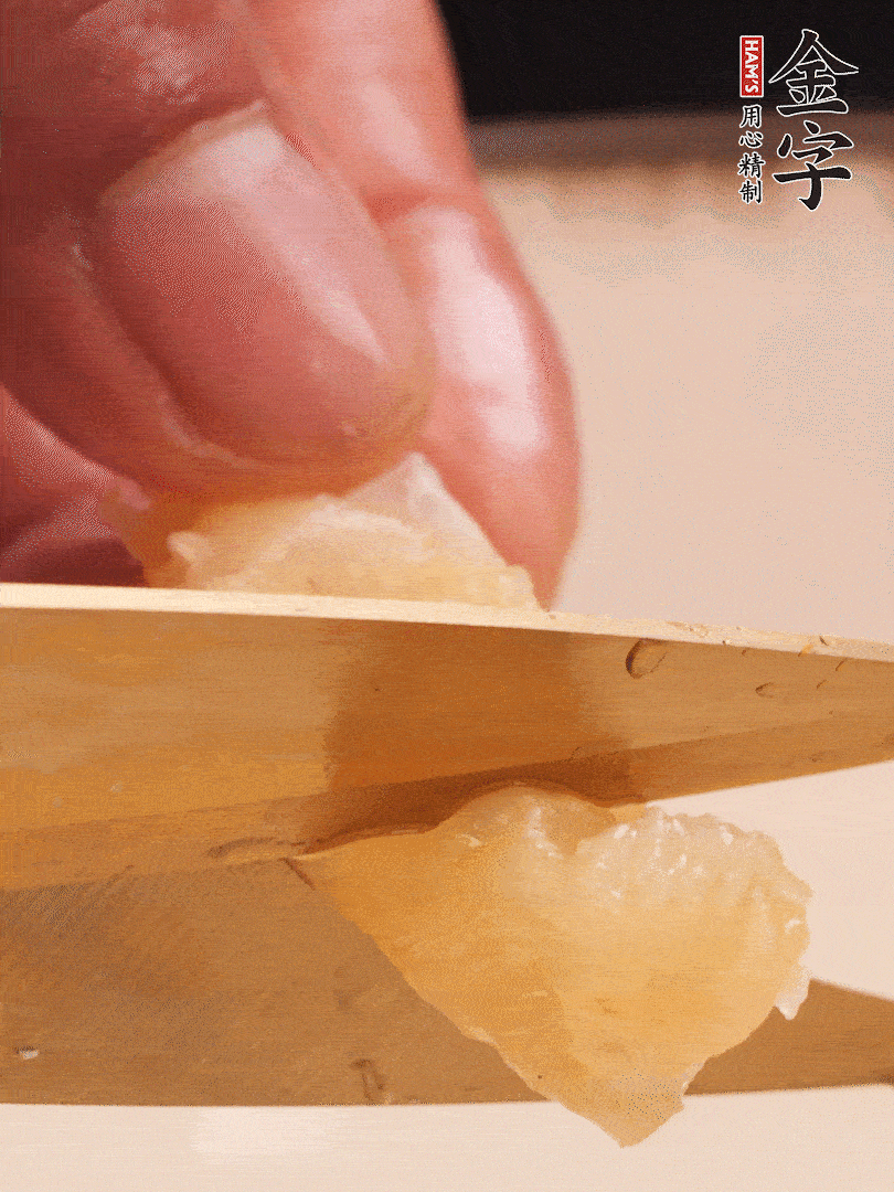 取出放入清水中，清洗表面，再剪成小段