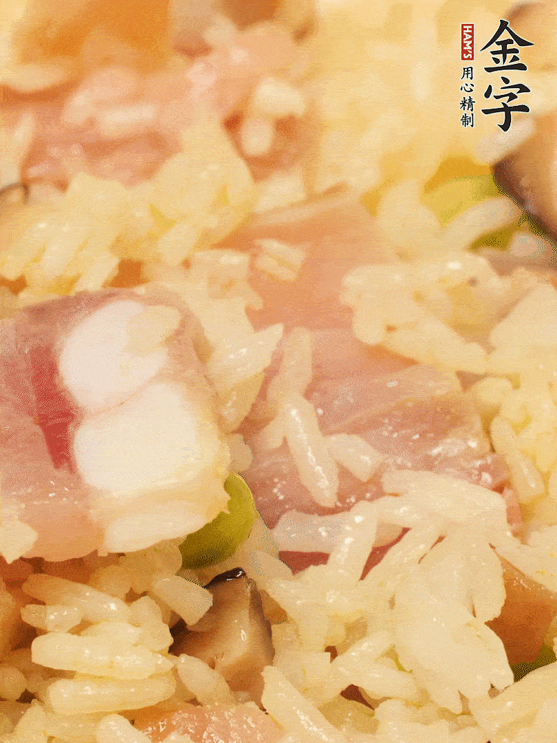 下米飯、蝦米繼續(xù)翻炒