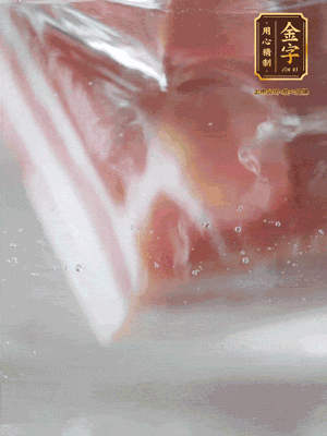 金字咸肉、百葉結(jié)分別焯水