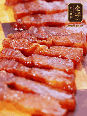 金字醬油肉煮熟，切片